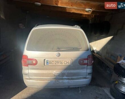 Серый Фольксваген Шаран, объемом двигателя 2 л и пробегом 305 тыс. км за 4000 $, фото 1 на Automoto.ua