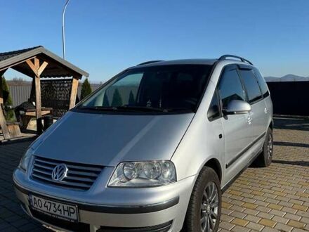 Серый Фольксваген Шаран, объемом двигателя 2 л и пробегом 318 тыс. км за 7500 $, фото 1 на Automoto.ua