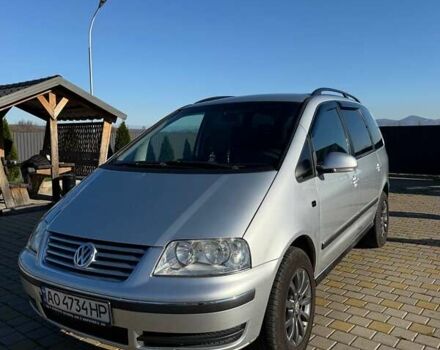 Серый Фольксваген Шаран, объемом двигателя 2 л и пробегом 318 тыс. км за 7500 $, фото 1 на Automoto.ua