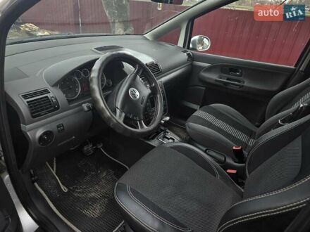 Серый Фольксваген Шаран, объемом двигателя 1.9 л и пробегом 300 тыс. км за 7500 $, фото 1 на Automoto.ua