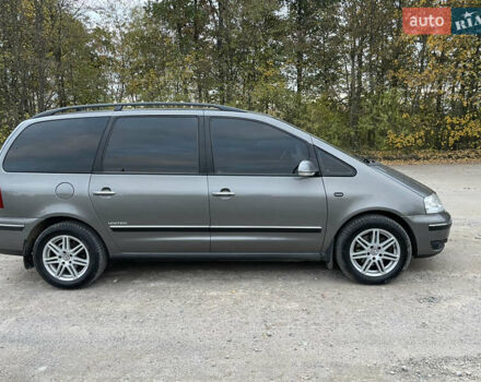 Сірий Фольксваген Шаран, об'ємом двигуна 2 л та пробігом 272 тис. км за 9200 $, фото 1 на Automoto.ua