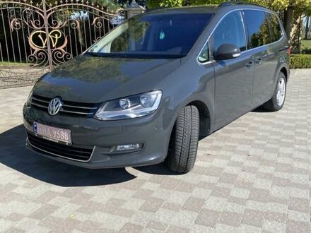 Серый Фольксваген Шаран, объемом двигателя 2 л и пробегом 290 тыс. км за 12900 $, фото 1 на Automoto.ua