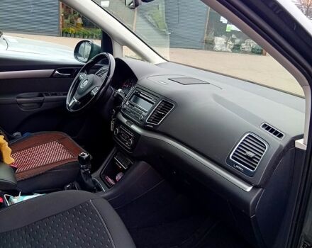 Серый Фольксваген Шаран, объемом двигателя 2 л и пробегом 360 тыс. км за 13000 $, фото 1 на Automoto.ua