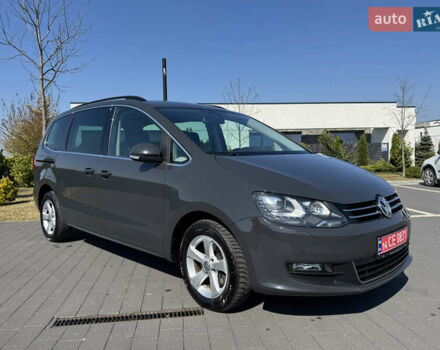 Серый Фольксваген Шаран, объемом двигателя 2 л и пробегом 285 тыс. км за 14300 $, фото 1 на Automoto.ua