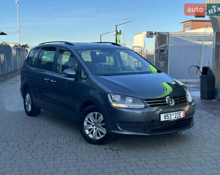 Серый Фольксваген Шаран, объемом двигателя 2 л и пробегом 247 тыс. км за 13999 $, фото 1 на Automoto.ua