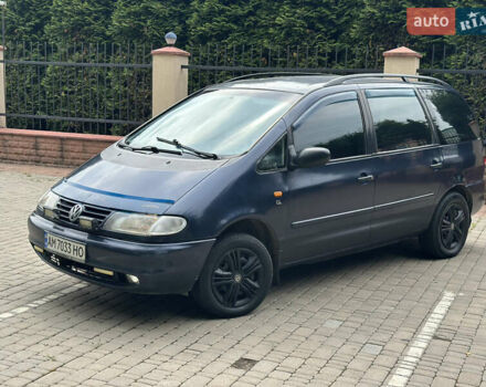 Синій Фольксваген Шаран, об'ємом двигуна 2.8 л та пробігом 320 тис. км за 2200 $, фото 1 на Automoto.ua