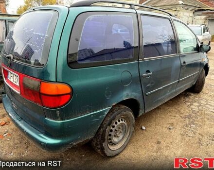 Синий Фольксваген Шаран, объемом двигателя 1.8 л и пробегом 297 тыс. км за 900 $, фото 1 на Automoto.ua