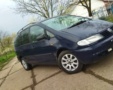 Синий Фольксваген Шаран, объемом двигателя 2 л и пробегом 420 тыс. км за 2850 $, фото 1 на Automoto.ua