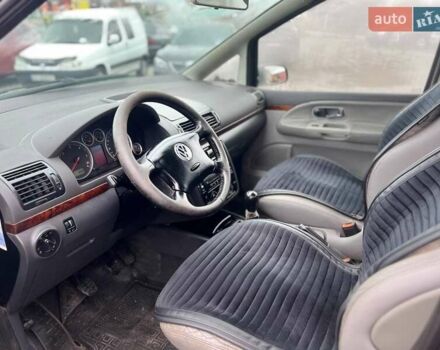Синий Фольксваген Шаран, объемом двигателя 1.9 л и пробегом 300 тыс. км за 2999 $, фото 5 на Automoto.ua