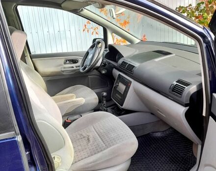 Синий Фольксваген Шаран, объемом двигателя 1.8 л и пробегом 311 тыс. км за 4500 $, фото 3 на Automoto.ua