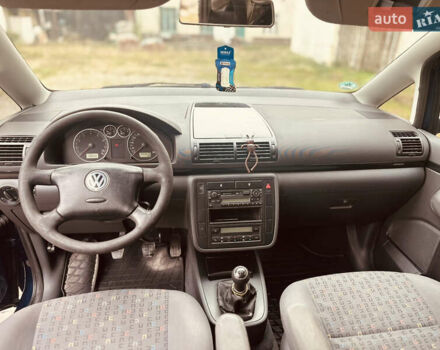 Синий Фольксваген Шаран, объемом двигателя 2 л и пробегом 265 тыс. км за 5150 $, фото 11 на Automoto.ua