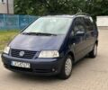 Синий Фольксваген Шаран, объемом двигателя 1.9 л и пробегом 300 тыс. км за 2200 $, фото 1 на Automoto.ua