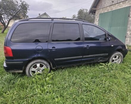 Синий Фольксваген Шаран, объемом двигателя 1.8 л и пробегом 300 тыс. км за 3500 $, фото 2 на Automoto.ua