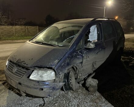 Синий Фольксваген Шаран, объемом двигателя 2 л и пробегом 250 тыс. км за 1599 $, фото 1 на Automoto.ua