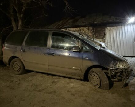 Синий Фольксваген Шаран, объемом двигателя 2 л и пробегом 250 тыс. км за 1599 $, фото 2 на Automoto.ua