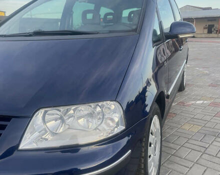 Синий Фольксваген Шаран, объемом двигателя 2 л и пробегом 140 тыс. км за 8555 $, фото 1 на Automoto.ua