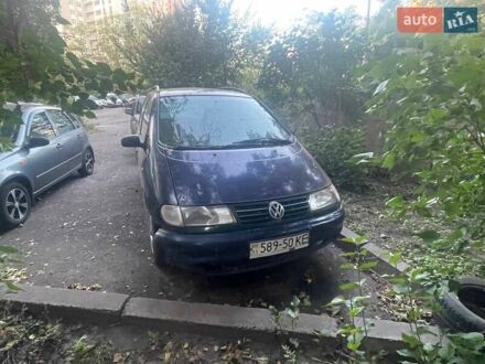 Синий Фольксваген Шаран, объемом двигателя 1.9 л и пробегом 300 тыс. км за 2000 $, фото 1 на Automoto.ua