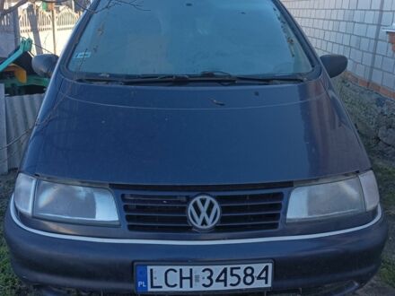 Синий Фольксваген Шаран, объемом двигателя 1.9 л и пробегом 383 тыс. км за 1500 $, фото 1 на Automoto.ua