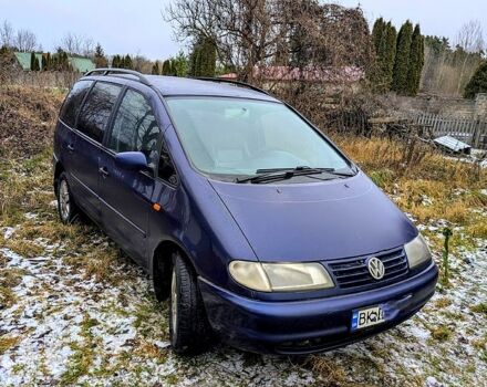 Синий Фольксваген Шаран, объемом двигателя 1.9 л и пробегом 322 тыс. км за 2700 $, фото 1 на Automoto.ua