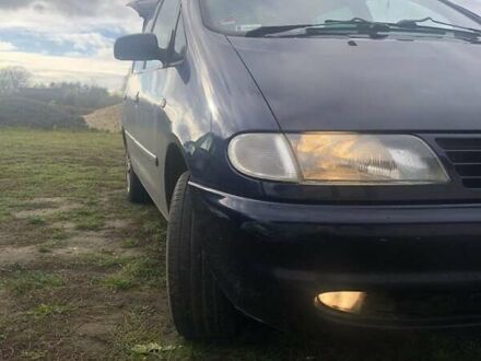 Фольксваген Шаран 1999 в Луцке на Automoto.ua Синий Фольксваген Шаран, объемом двигателя 1.9 л и пробегом 370 тыс. км за 1550 $, фото 1 на Automoto.ua