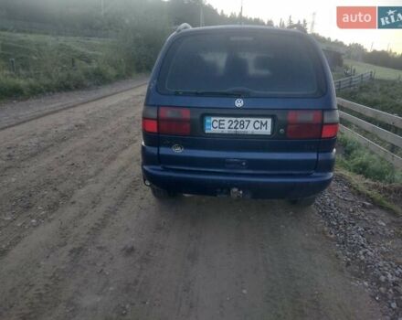 Синий Фольксваген Шаран, объемом двигателя 1.8 л и пробегом 300 тыс. км за 2700 $, фото 1 на Automoto.ua