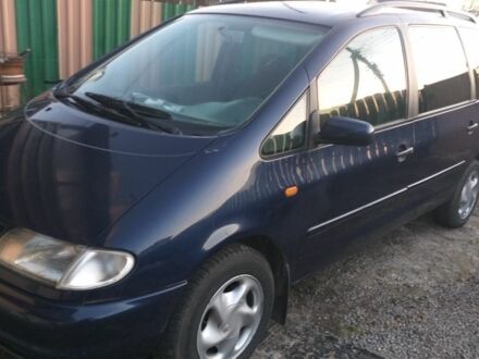 Синий Фольксваген Шаран, объемом двигателя 1.8 л и пробегом 254 тыс. км за 3900 $, фото 1 на Automoto.ua