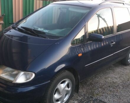 Синий Фольксваген Шаран, объемом двигателя 1.8 л и пробегом 254 тыс. км за 3900 $, фото 1 на Automoto.ua