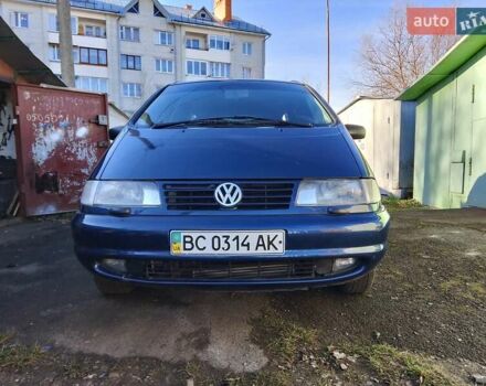 Синий Фольксваген Шаран, объемом двигателя 1.78 л и пробегом 237 тыс. км за 3750 $, фото 1 на Automoto.ua