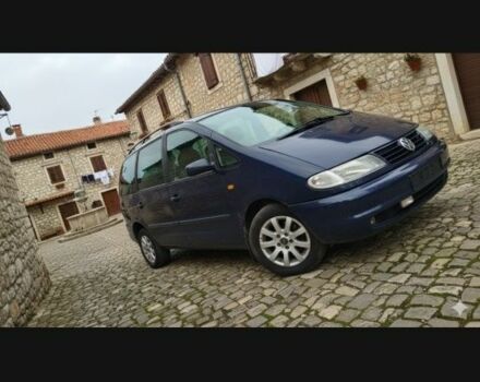 Синий Фольксваген Шаран, объемом двигателя 2 л и пробегом 420 тыс. км за 2850 $, фото 1 на Automoto.ua