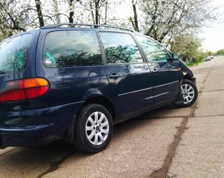 Синий Фольксваген Шаран, объемом двигателя 2 л и пробегом 400 тыс. км за 2850 $, фото 1 на Automoto.ua