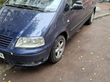 Синий Фольксваген Шаран, объемом двигателя 2 л и пробегом 281 тыс. км за 2700 $, фото 1 на Automoto.ua