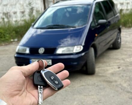 Синий Фольксваген Шаран, объемом двигателя 1.9 л и пробегом 2 тыс. км за 3800 $, фото 1 на Automoto.ua