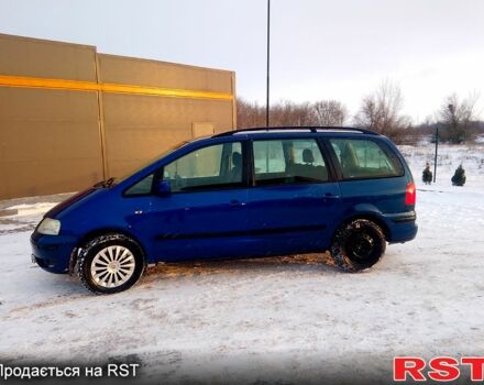 Синий Фольксваген Шаран, объемом двигателя 1.8 л и пробегом 300 тыс. км за 2650 $, фото 1 на Automoto.ua