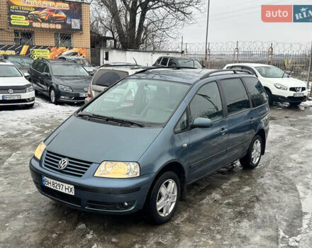 Синий Фольксваген Шаран, объемом двигателя 1.8 л и пробегом 340 тыс. км за 3800 $, фото 1 на Automoto.ua