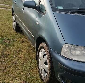 Синий Фольксваген Шаран, объемом двигателя 1.9 л и пробегом 328 тыс. км за 4500 $, фото 1 на Automoto.ua