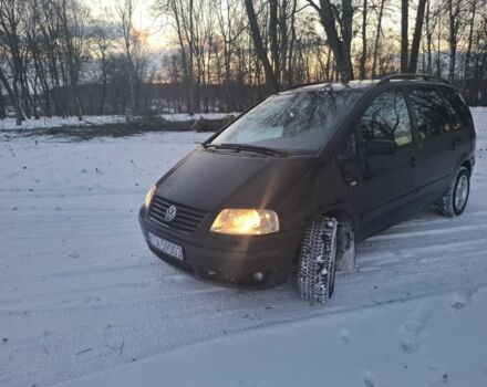 Синий Фольксваген Шаран, объемом двигателя 2 л и пробегом 320 тыс. км за 2600 $, фото 1 на Automoto.ua