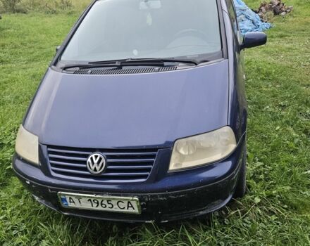 Синий Фольксваген Шаран, объемом двигателя 1.8 л и пробегом 300 тыс. км за 3500 $, фото 1 на Automoto.ua