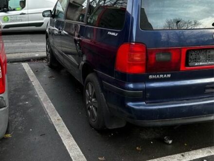 Синий Фольксваген Шаран, объемом двигателя 2.5 л и пробегом 270 тыс. км за 3524 $, фото 1 на Automoto.ua