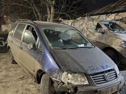 Синій Фольксваген Шаран, об'ємом двигуна 2 л та пробігом 250 тис. км за 1599 $, фото 1 на Automoto.ua