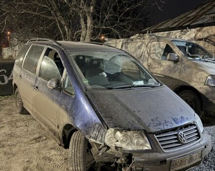 Синий Фольксваген Шаран, объемом двигателя 2 л и пробегом 250 тыс. км за 1599 $, фото 1 на Automoto.ua