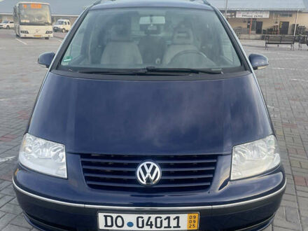 Синий Фольксваген Шаран, объемом двигателя 2 л и пробегом 140 тыс. км за 8555 $, фото 1 на Automoto.ua