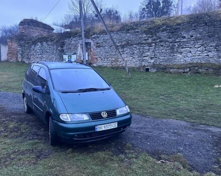 Зеленый Фольксваген Шаран, объемом двигателя 1.9 л и пробегом 350 тыс. км за 3450 $, фото 1 на Automoto.ua