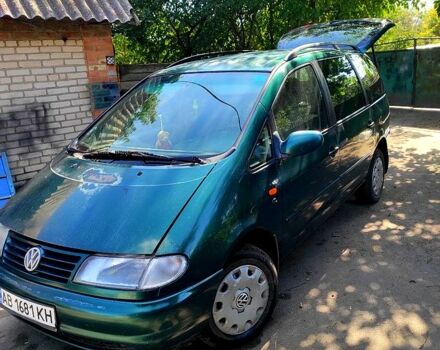 Зеленый Фольксваген Шаран, объемом двигателя 1.9 л и пробегом 599 тыс. км за 2000 $, фото 1 на Automoto.ua