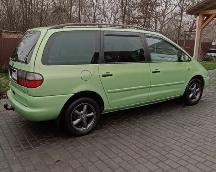 Зеленый Фольксваген Шаран, объемом двигателя 1.9 л и пробегом 362 тыс. км за 4253 $, фото 3 на Automoto.ua