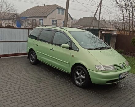 Зеленый Фольксваген Шаран, объемом двигателя 1.9 л и пробегом 362 тыс. км за 4253 $, фото 2 на Automoto.ua