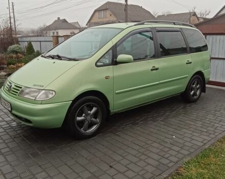 Зеленый Фольксваген Шаран, объемом двигателя 1.9 л и пробегом 362 тыс. км за 4253 $, фото 1 на Automoto.ua