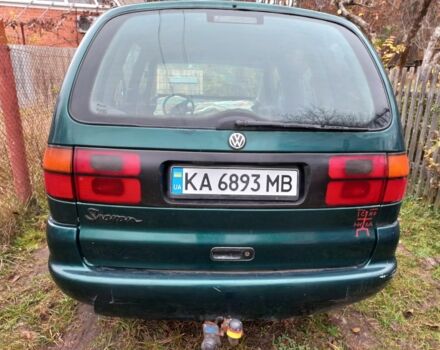 Зеленый Фольксваген Шаран, объемом двигателя 2 л и пробегом 300 тыс. км за 1700 $, фото 1 на Automoto.ua