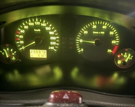 Зелений Фольксваген Шаран, об'ємом двигуна 1.8 л та пробігом 294 тис. км за 3800 $, фото 16 на Automoto.ua