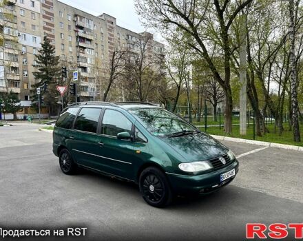 Зеленый Фольксваген Шаран, объемом двигателя 1.8 л и пробегом 300 тыс. км за 4250 $, фото 1 на Automoto.ua