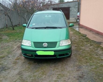 Зеленый Фольксваген Шаран, объемом двигателя 1.9 л и пробегом 300 тыс. км за 2200 $, фото 1 на Automoto.ua